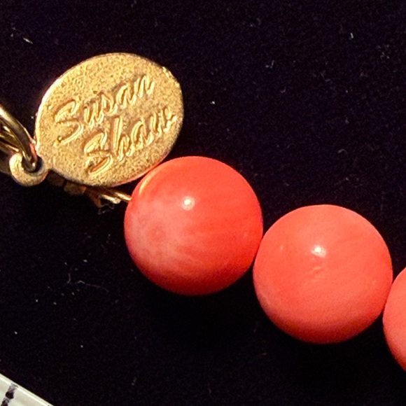 Susan Shaw Gold Bee Intaglio & Coral Bead Bracelet NWOT - Picture 4 of 17